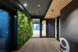 9階エレベーターホールより